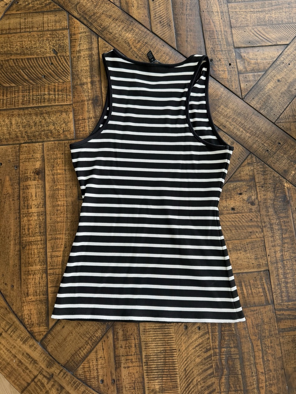WHBM FORME Black and White Ribbed Stretch Tank - Picture 4 of 4